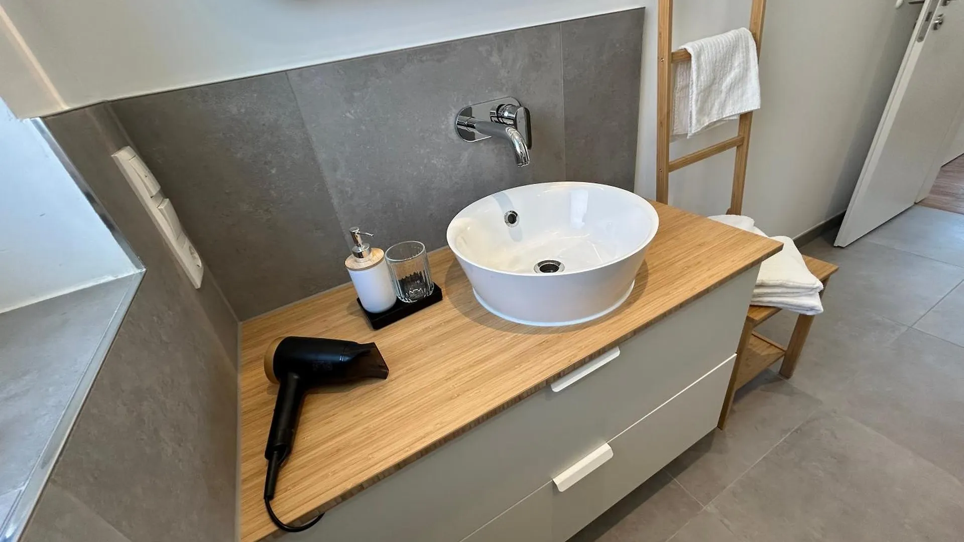 Neues Trendy Dachgeschossloft Apartment Hannover